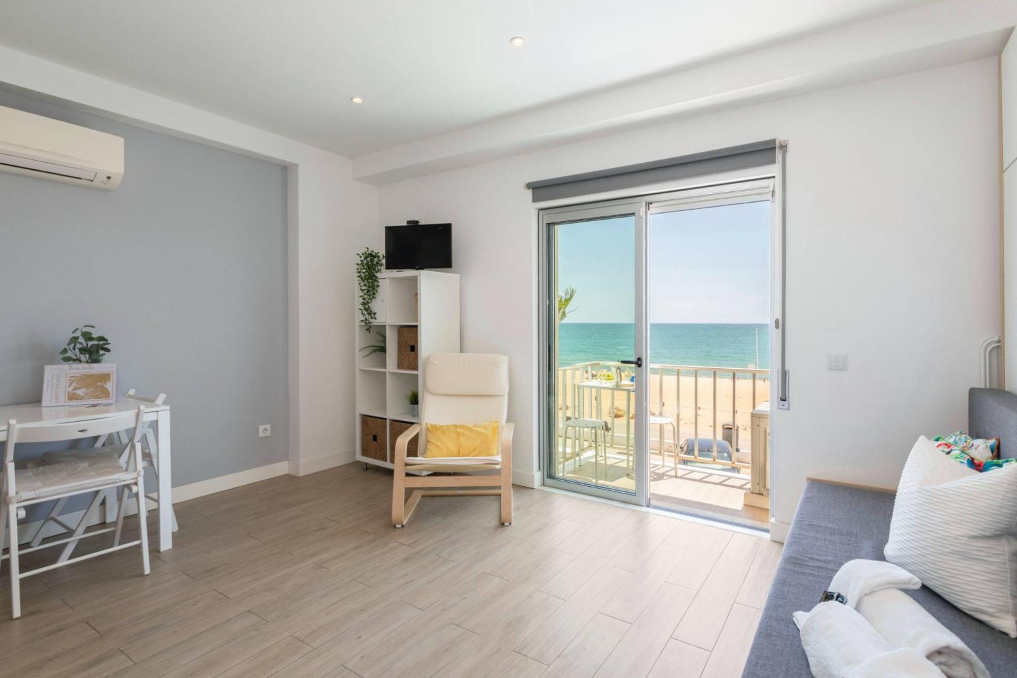 Centralgarve - Stunning Beach Front Studio - Astro Quarteira Exterior photo