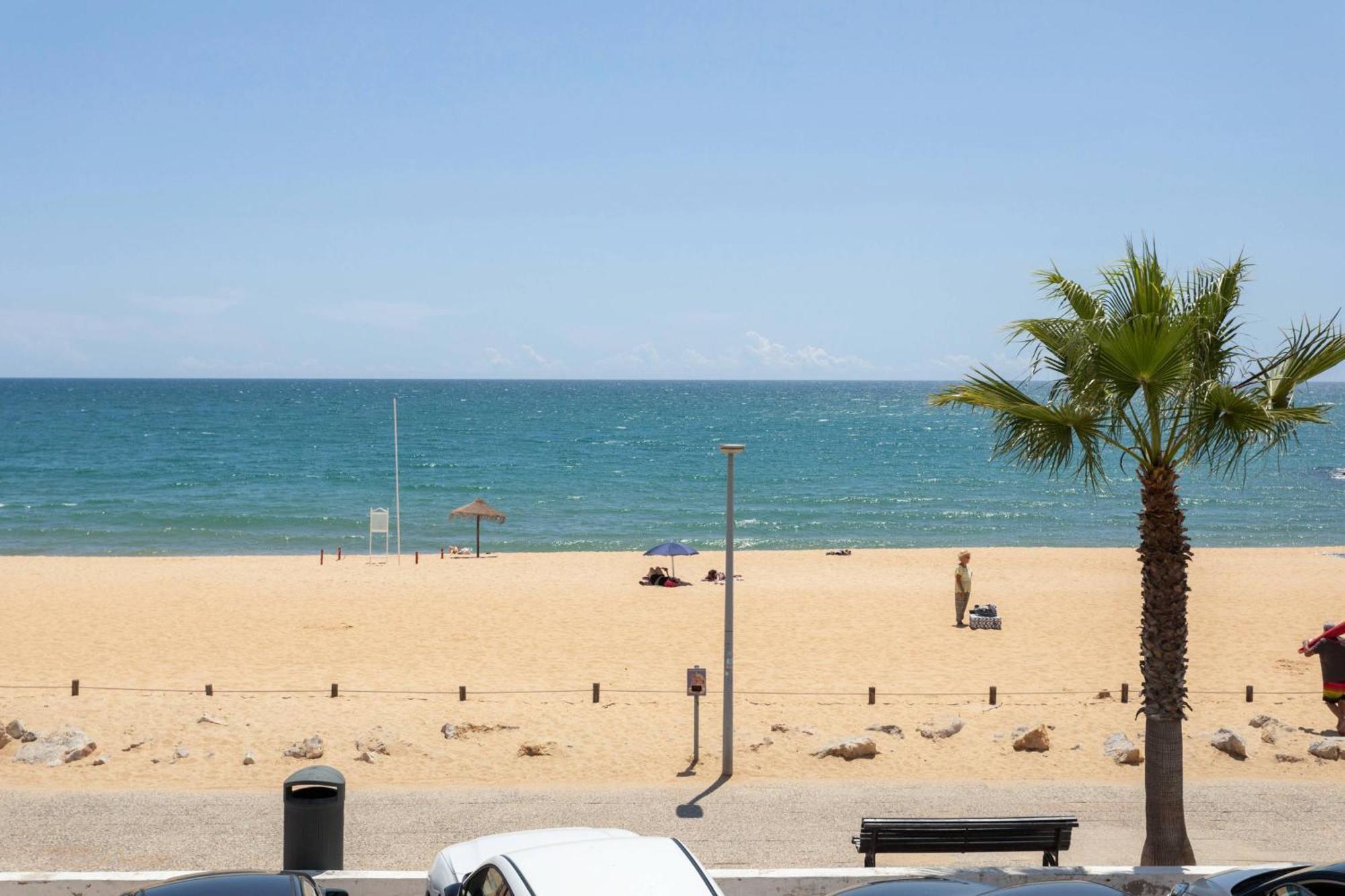 Centralgarve - Stunning Beach Front Studio - Astro Quarteira Exterior photo
